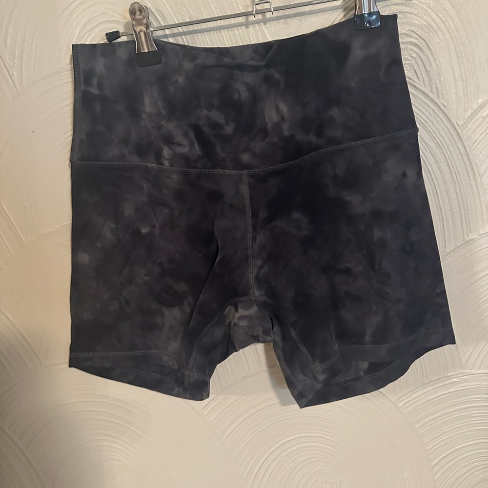 Lululemon align 6” short